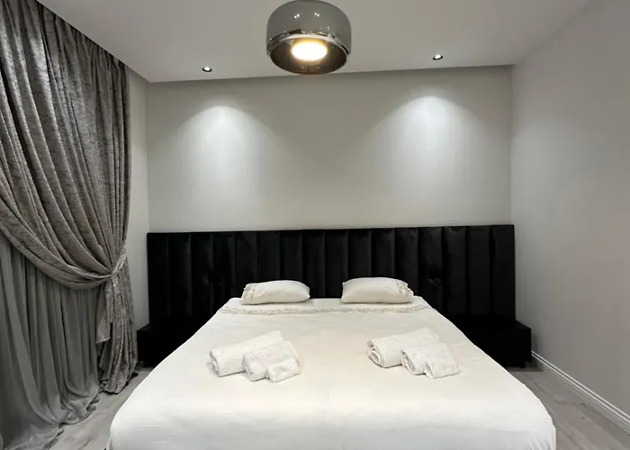 Loui Tirana Apartment *